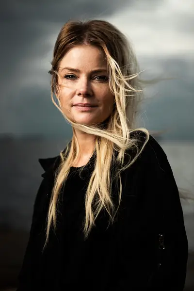 Anita Briem (3)