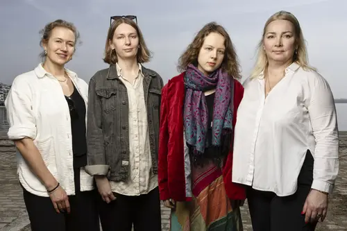 Becoming Roosi cast & crew