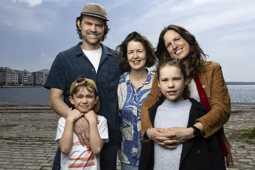 "The Mystery Package" cast & crew