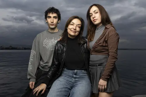 Jeo Pakitsas, Amerissa Basta, Elina Tsiorbantzi