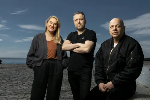 Leon cast & crew (2)