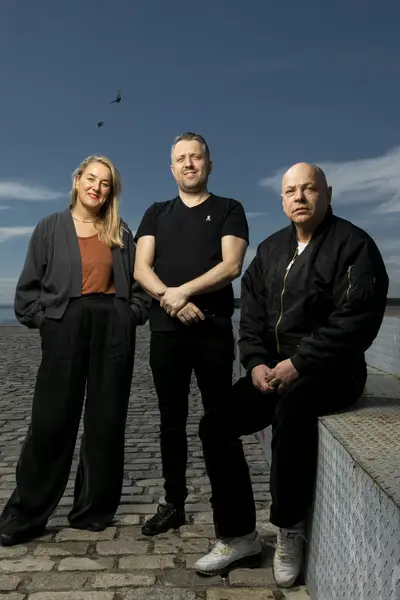 Leon cast & crew (1)