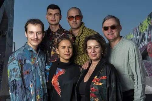 Narrow Path to Happiness Cast & Crew (2)