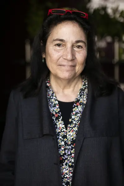 Valerie Kontakos (2)