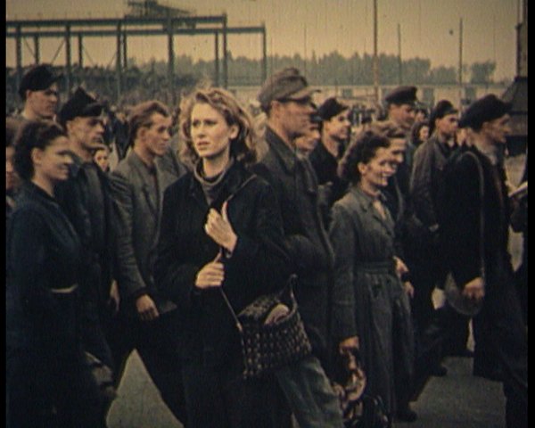 WORKERS_LEAVING_THE_FACTORY_3