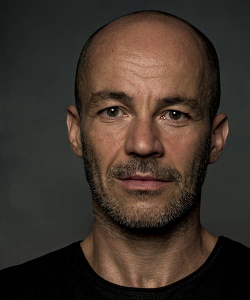 80 οργισμένοι δημοσιογράφοι