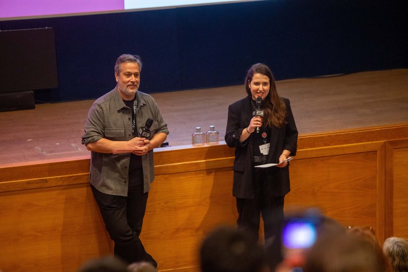 Ο Μάνατζερ της Αγοράς και η Συντονίστρια του Docs in Progress, Θάνος Σταυρόπουλος και Έλενα Γαϊτανάρου, στην παρουσίαση Agora Docs in Progress